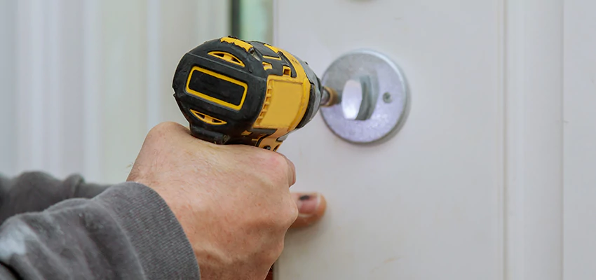 Street Locksmith For Smart Lock Repair in Palm Springs, CA